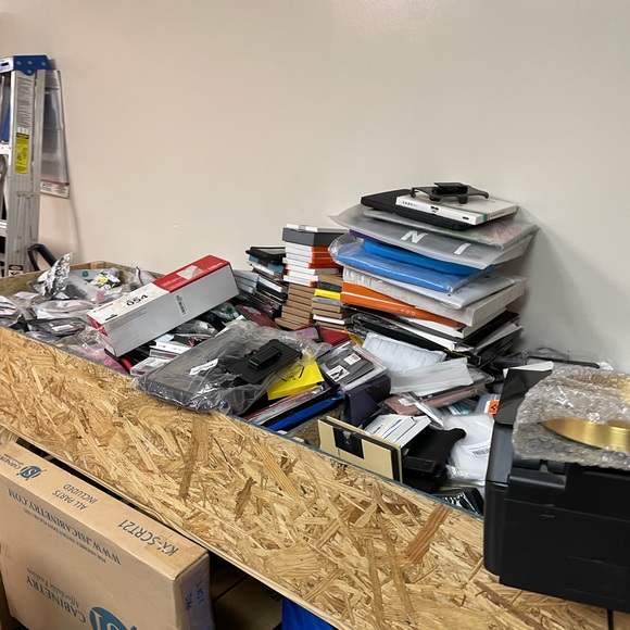 Mystery box guaranteed 20 items for a box of $20 items guaranteed worth more $20 - Picture 8 of 11